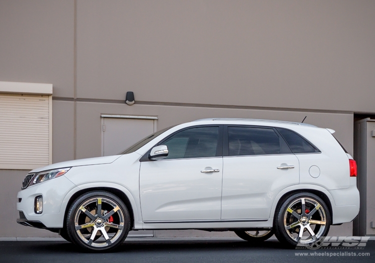 2013 Kia Sorento with 22" Giovanna Andros in Chrome wheels