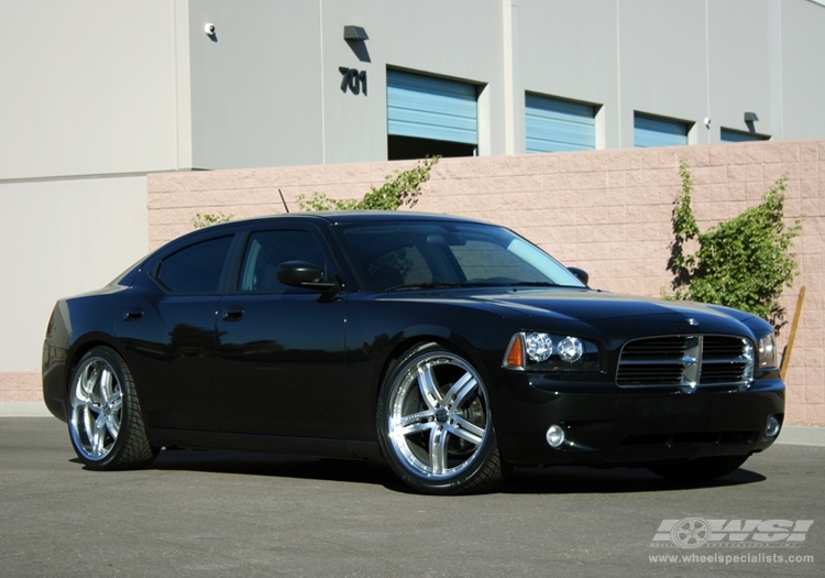 2006 Dodge Charger with 22" Vossen VVS-078 in Silver wheels