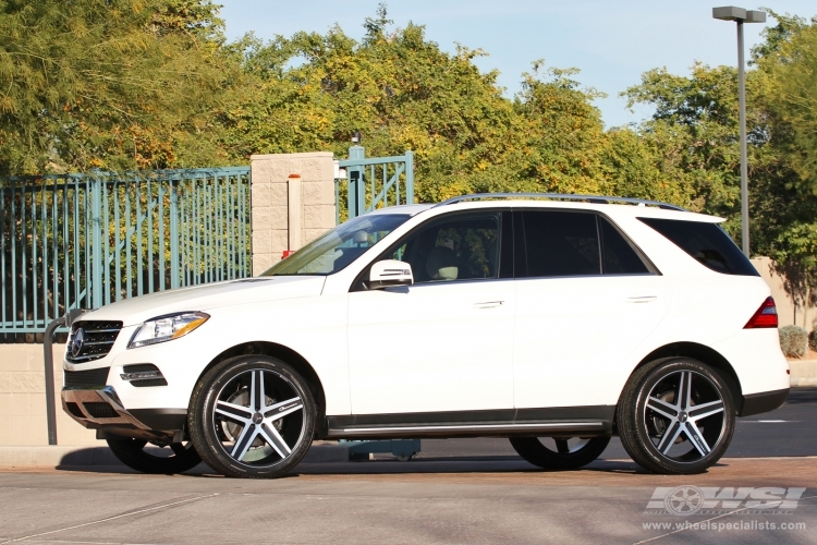 2014 Mercedes-Benz GLE/ML-Class with 22" Giovanna Dramadio-RL in Machined Black wheels