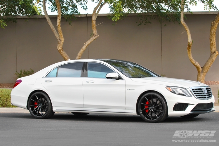 2014 Mercedes-Benz S-Class with 22" Vossen CVT in Silver Metallic wheels