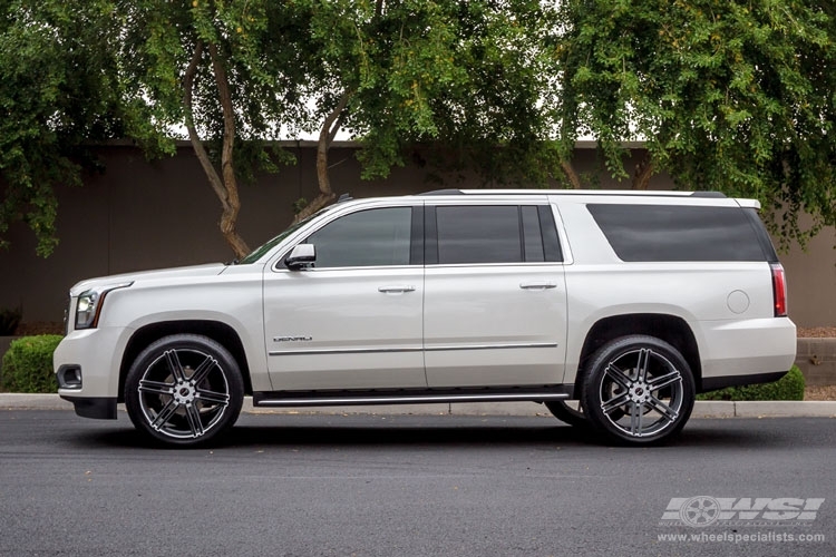2015 GMC Yukon with 24" Gianelle Bologna in Silver (Black Anodized face) wheels