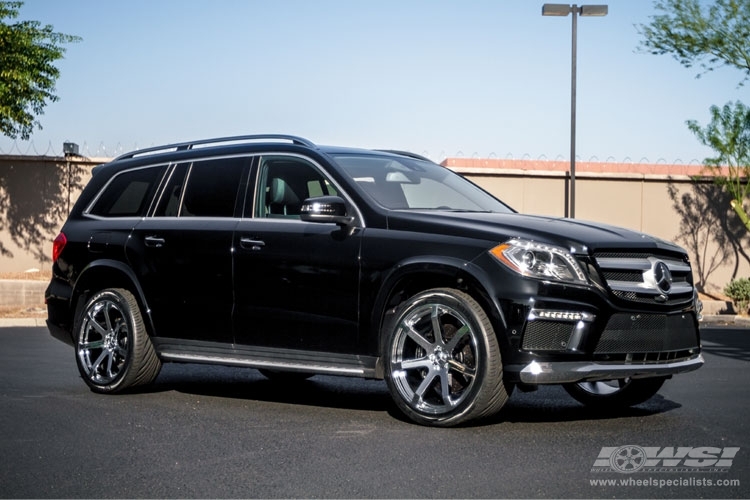 2014 Mercedes-Benz GLS/GL-Class with 22" Giovanna Andros in Chrome wheels