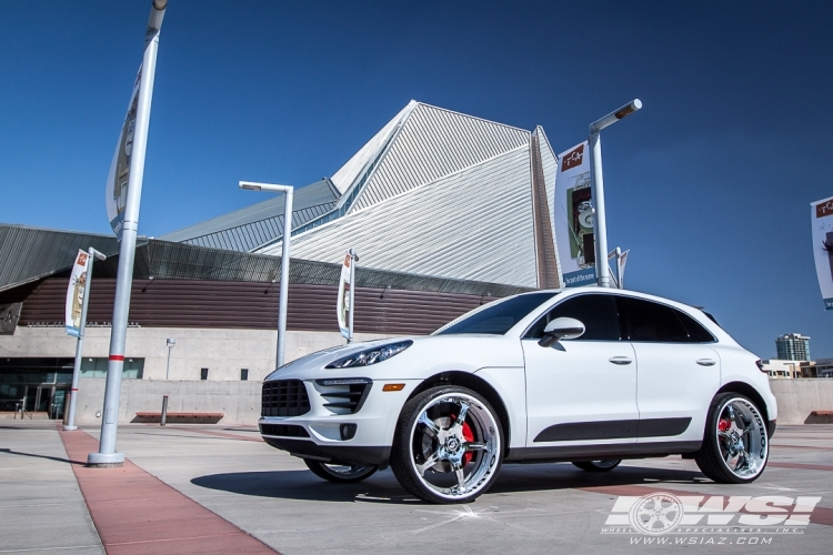 2015 Porsche Macan with 24" Forgiato Quinto in Custom wheels