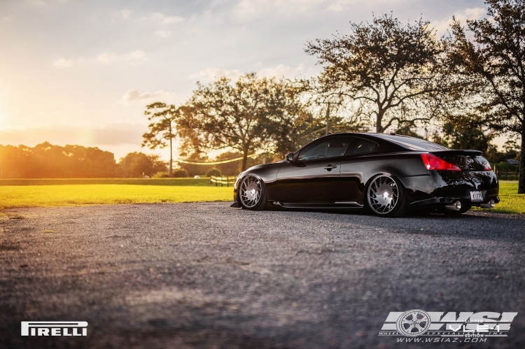 2011 Infiniti G37 Coupe with 20" Vossen VLE-1 in Silver wheels