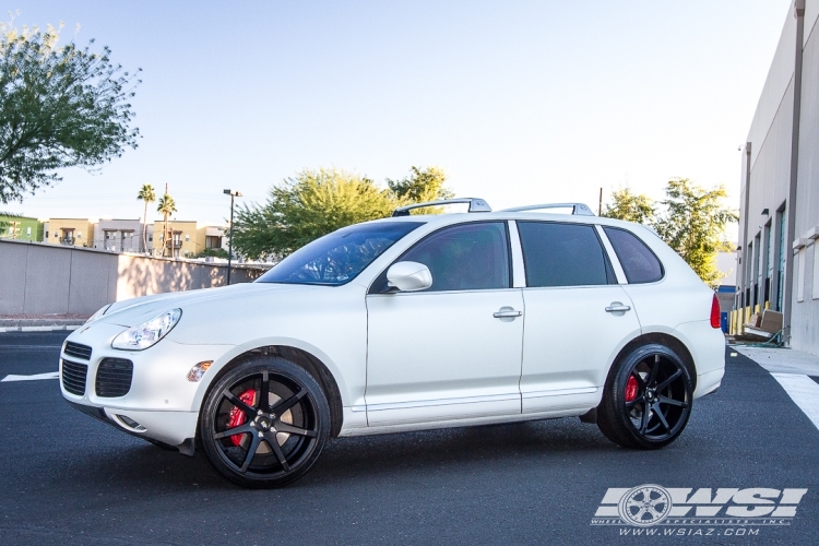 2005 Porsche Cayenne with 22" Savini BM-10 in Matte Black wheels