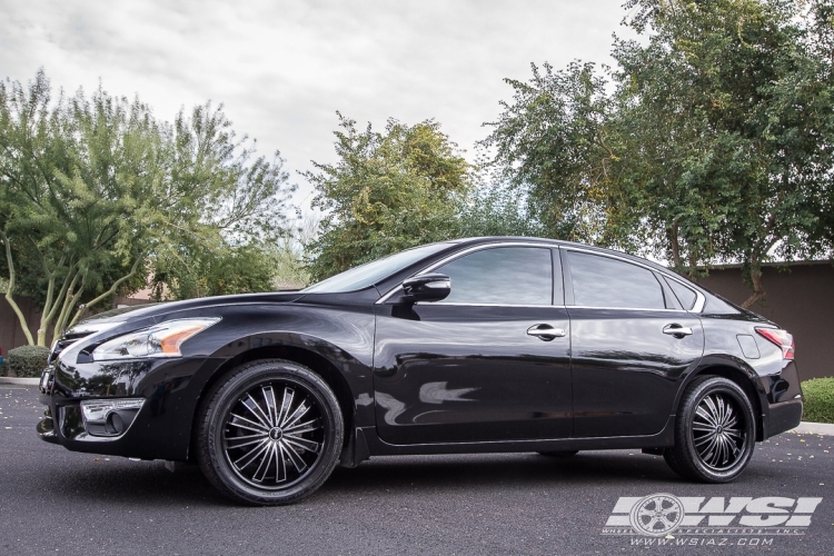 2015 Nissan Altima with 18" Avenue A610 in Gloss Black wheels