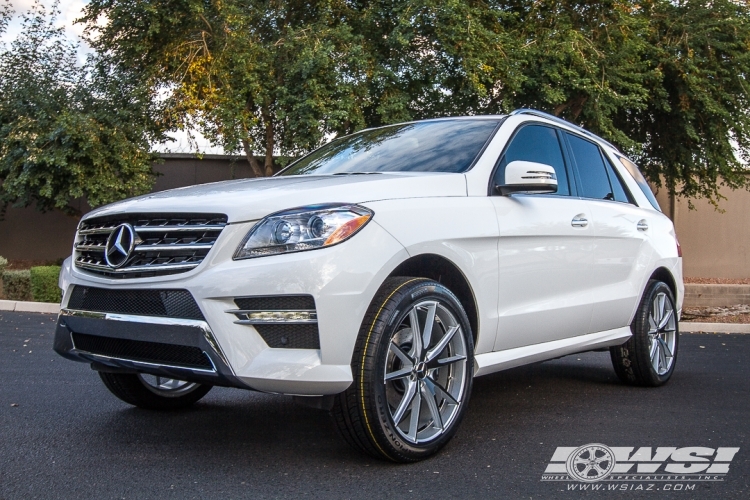 2015 Mercedes-Benz GLE/ML-Class with 22" Gianelle Davalu in Silver (Black Anodized face) wheels