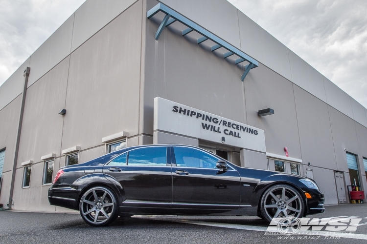 2012 Mercedes-Benz S-Class with 22" Vossen CV7 in Matte Graphite wheels