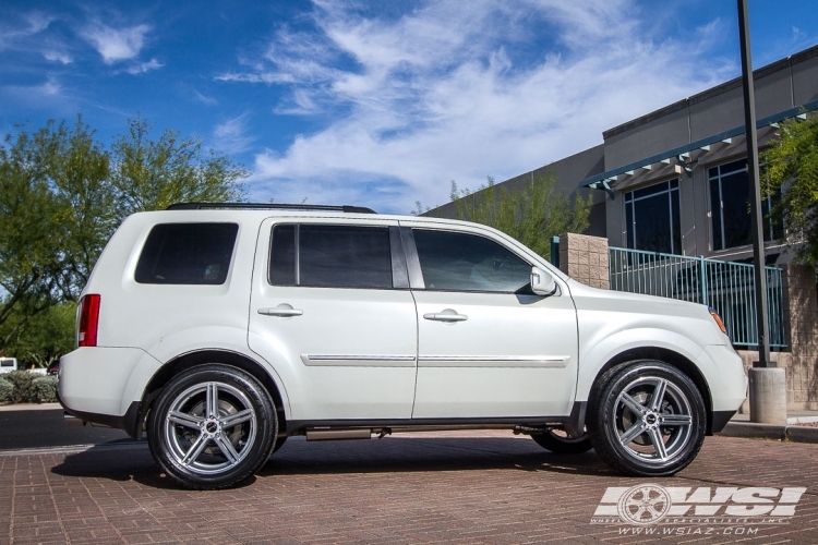 2015 Honda Pilot with 20" Gianelle Lucca in Silver Machined wheels