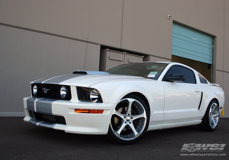 2007 Ford Mustang with 20" Giovanna Dalar-5 in Chrome wheels