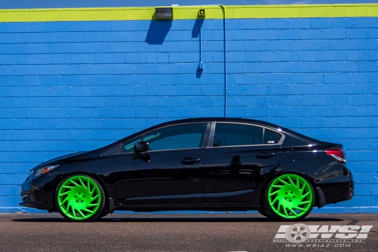 2015 Honda Civic with 20" Vossen VLE-1 in Gloss Graphite wheels