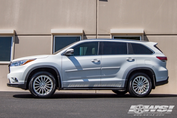 2015 Toyota Highlander with 19"   in  wheels