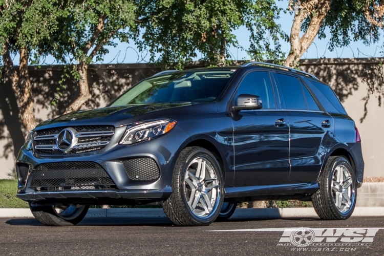 2016 Mercedes-Benz GLE/ML-Class with 22" Giovanna Austin in Silver Machined (Chrome Stainless Steel Lip) wheels