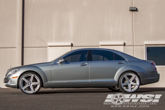 2010 Mercedes-Benz S-Class with 22" Giovanna Dublin-5 in Silver Machined wheels