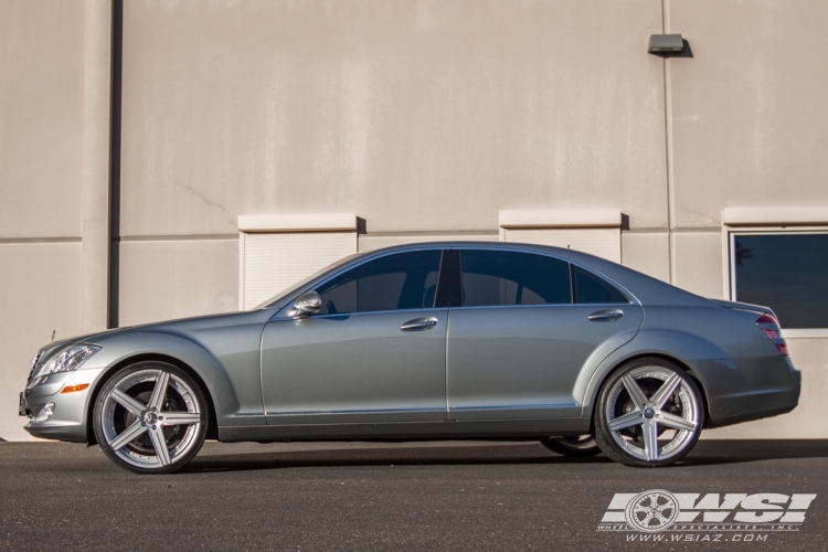 2010 Mercedes-Benz S-Class with 22" Giovanna Dublin-5 in Silver Machined wheels