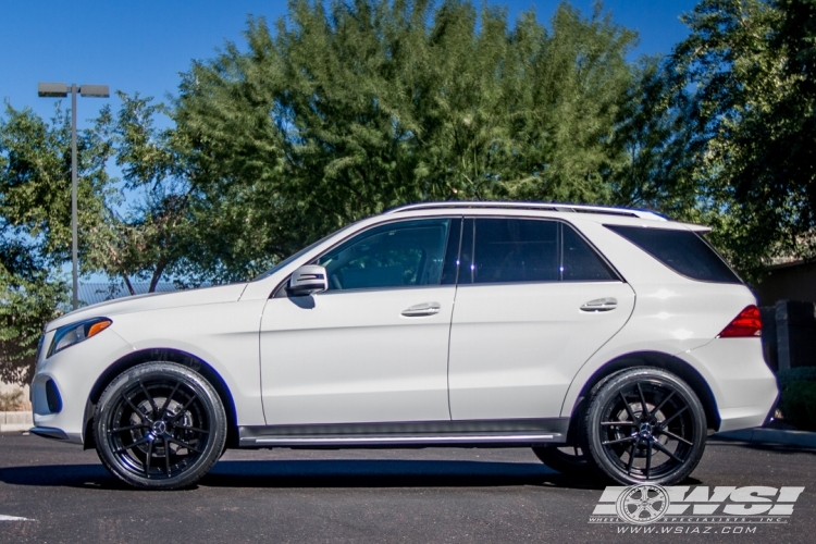 2016 Mercedes-Benz GLE/ML-Class with 22" Gianelle Monaco in Semi Gloss Black wheels