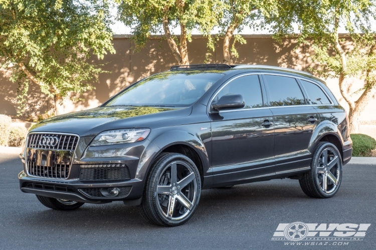 2013 Audi Q7 with 22" Heavy Hitters HH15 in Chrome wheels