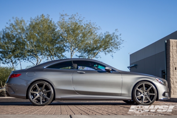 2015 Mercedes-Benz S-Class with 22" Vossen CV7 in Matte Graphite wheels