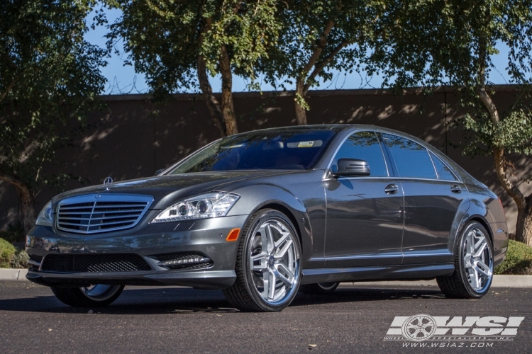 2011 Mercedes-Benz S-Class with 22" Giovanna Austin in Silver Machined (Chrome Stainless Steel Lip) wheels