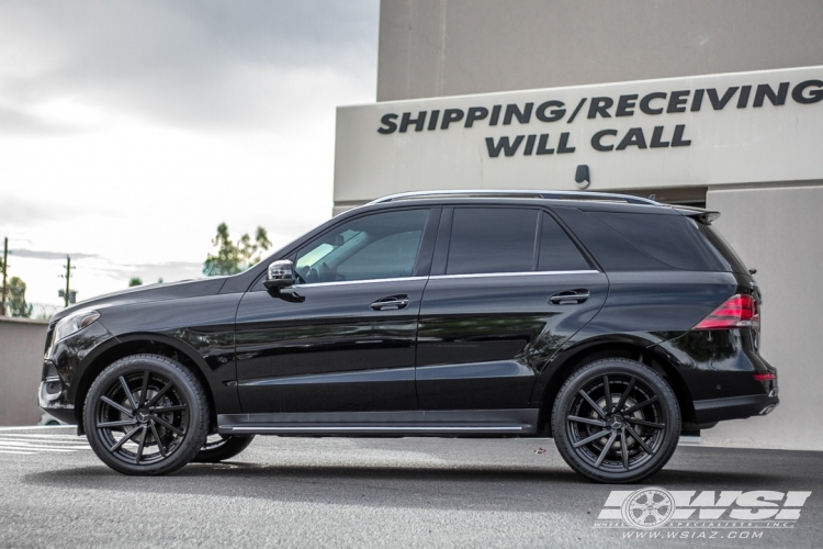 2016 Mercedes-Benz GLE/ML-Class with 22" Koko Kuture Surrey in Semi Gloss Black wheels