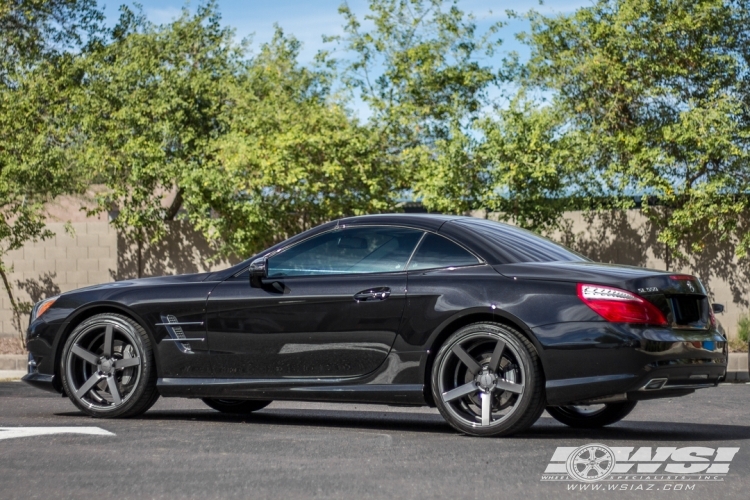 2015 Mercedes-Benz SL-Class with 20" Vossen CV3-R in Gloss Graphite wheels