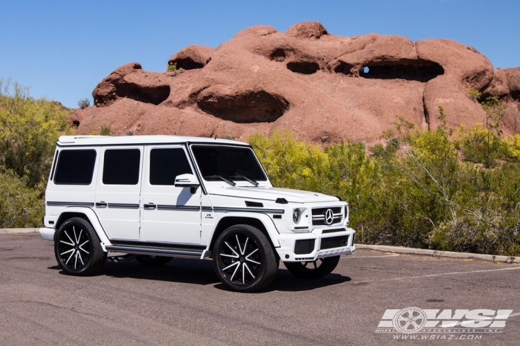 2015 Mercedes-Benz G-Class with 24" Vellano VRV in Custom wheels