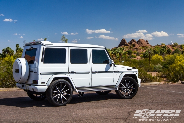 2015 Mercedes-Benz G-Class with 24" Vellano VRV in Custom wheels