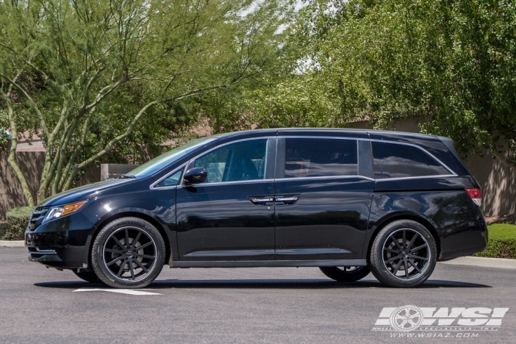 2016 Honda Odyssey with 20" Giovanna Lindos-RL in Matte Black wheels