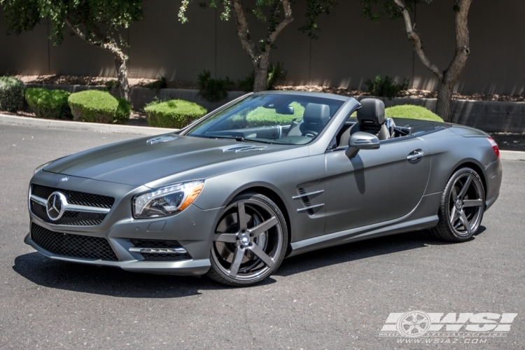 2013 Mercedes-Benz SL-Class with 20" Vossen CV3-R in Gloss Graphite wheels