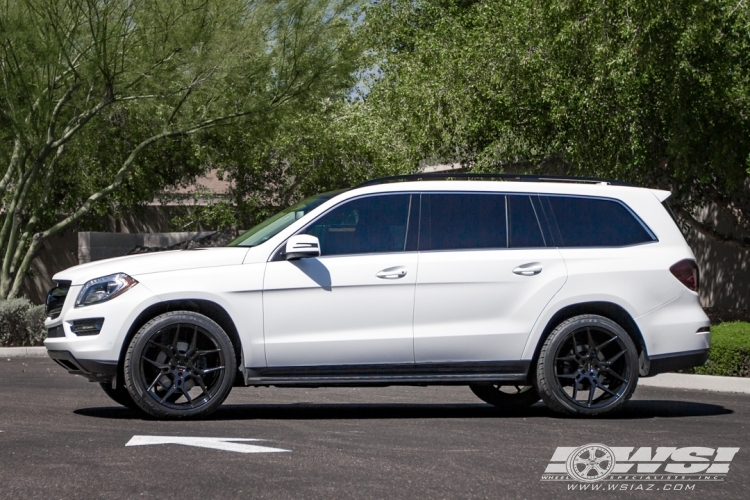 2016 Mercedes-Benz GLS/GL-Class with 22" Giovanna Haleb in Gloss Black wheels