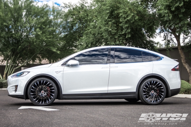 2016 Tesla Model X with 22" Lexani Wraith in Gloss Black (Machined Tips) wheels