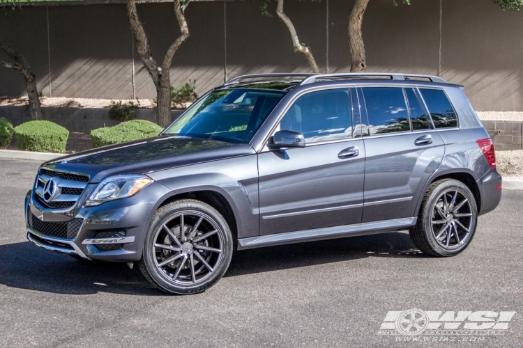 2015 Mercedes-Benz GLK-Class with 20" Vossen CVT in Gloss Graphite wheels