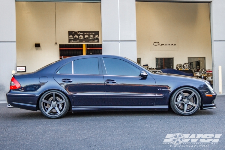 2006 Mercedes-Benz E-Class with 19" Vossen CV3-R in Gloss Graphite wheels