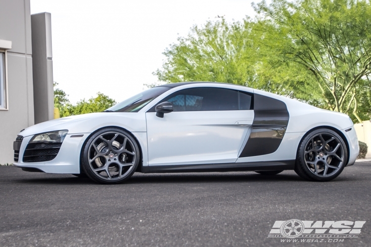 2012 Audi R8 with 20" Vossen Forged CG-205 in Custom wheels