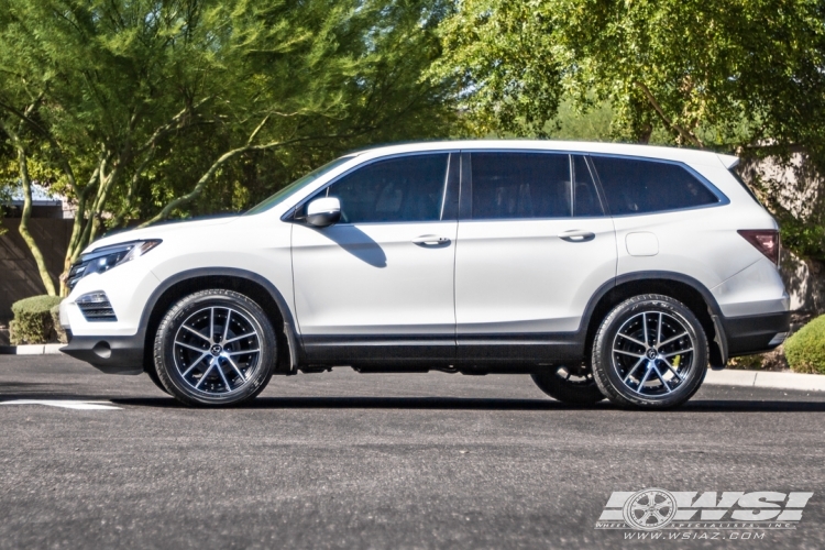 2016 Honda Pilot with 20" Gianelle Monaco in Black Machined wheels