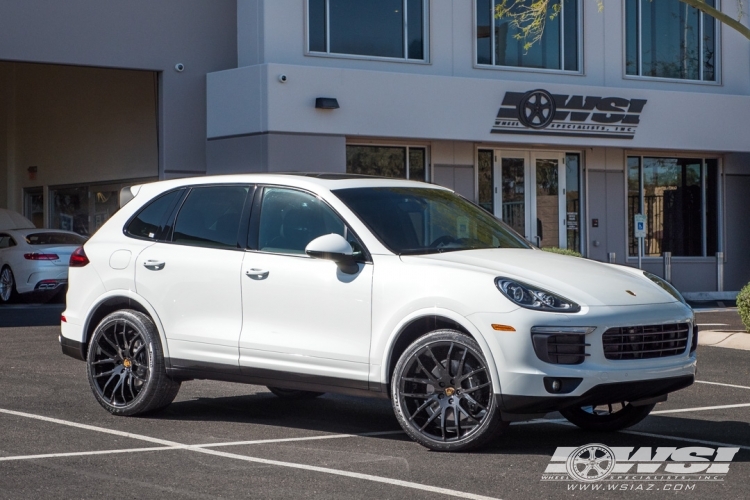 2017 Porsche Cayenne with 22" Giovanna Kilis in Gloss Black wheels