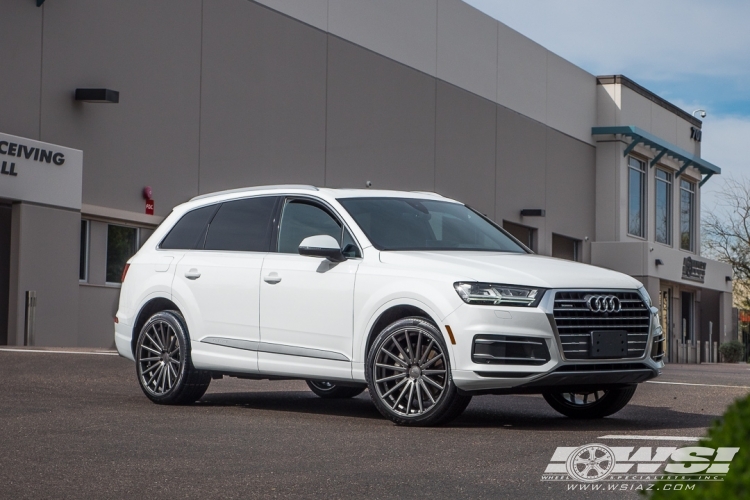 2017 Audi Q7 with 22" Vossen VFS-2 in Gloss Graphite wheels