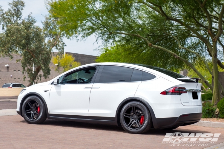 2016 Tesla Model X with 20" Vossen Forged VPS302 in Custom wheels