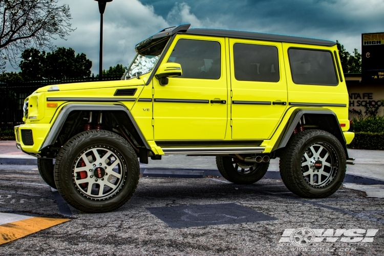 2016 Mercedes-Benz G-Class with 22" Koko Solid Off Road Fury in Black Machined wheels