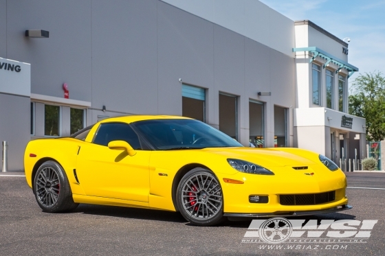 2007 Chevrolet Corvette with 18" Cray Astoria (RF) in Gunmetal (Rotary Forged) wheels