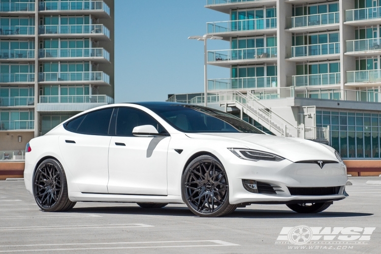 2017 Tesla Model S with 22" GFG Forged FM-800 in Custom wheels