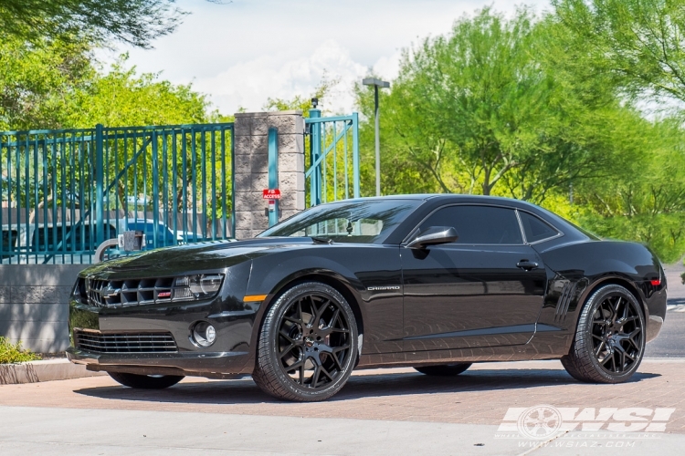 2011 Chevrolet Camaro with 22" Gianelle Puerto in Gloss Black wheels