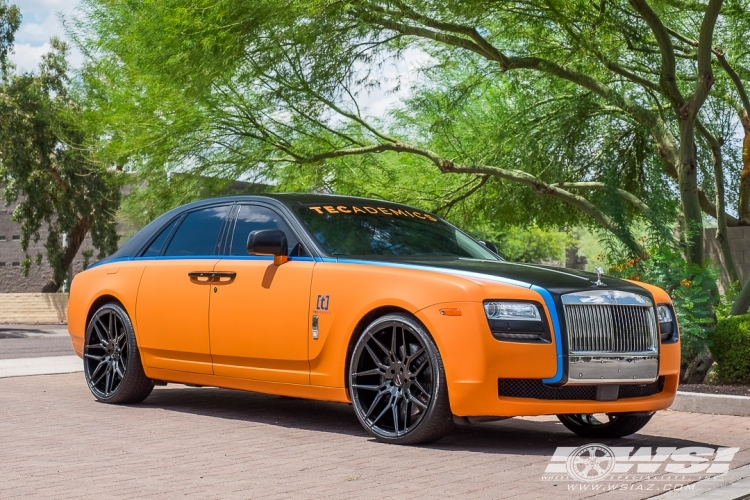 2011 Rolls-Royce Ghost with 24" Giovanna Bogota in Gloss Black wheels