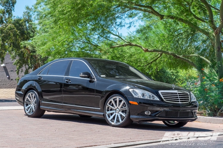 2007 Mercedes-Benz S-Class with 20" Gianelle Santoneo in Chrome wheels
