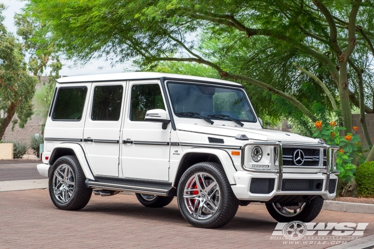 2017 Mercedes-Benz G-Class with 20" Lexani Bavaria in Chrome wheels