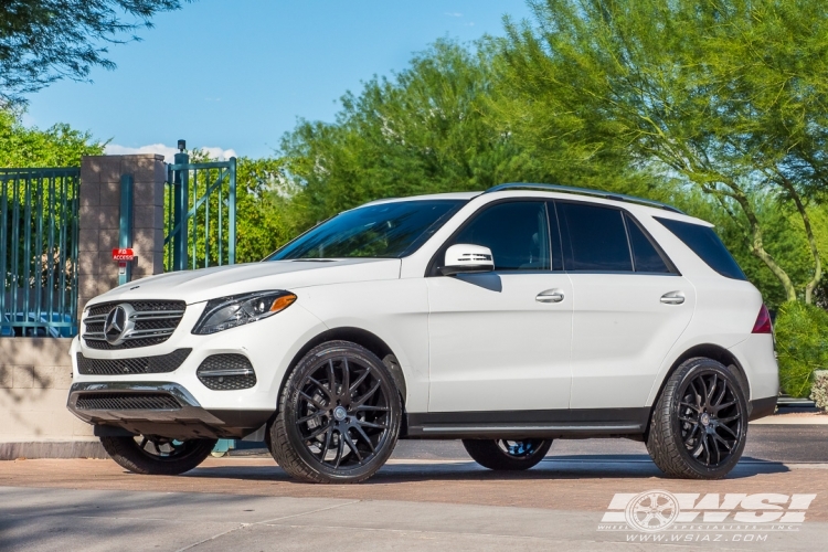 2017 Mercedes-Benz GLE/ML-Class with 22" Giovanna Kilis in Gloss Black wheels