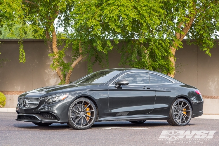 2015 Mercedes-Benz S-Class with 22" Vossen CVT in Gloss Graphite wheels