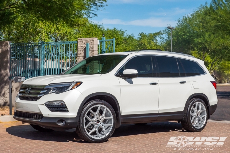 2017 Honda Pilot with 22" Giovanna Haleb in Silver Machined wheels