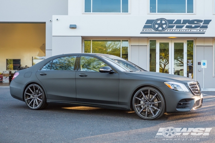 2018 Mercedes-Benz S-Class with 22" Lexani CSS-15 in Gloss Black (CNC Accents) wheels