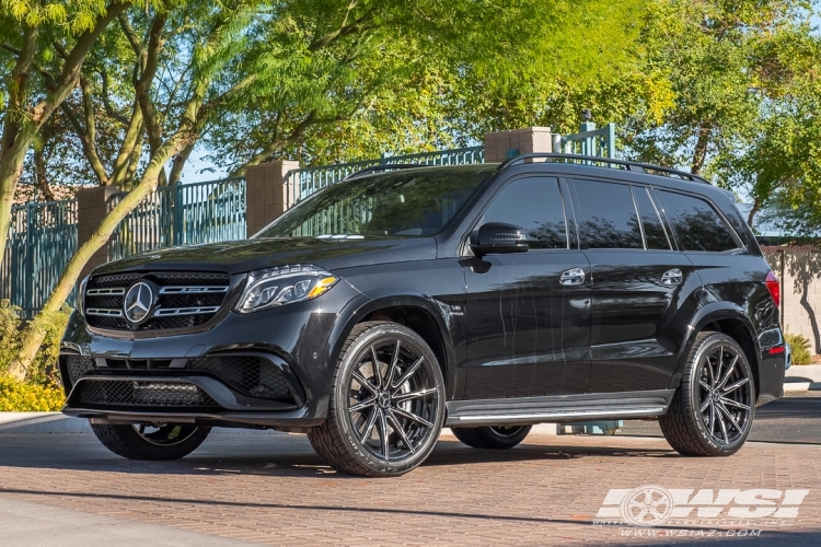 2018 Mercedes-Benz GLS/GL-Class with 22" Lexani CSS-15 in Gloss Black (CNC Accents) wheels
